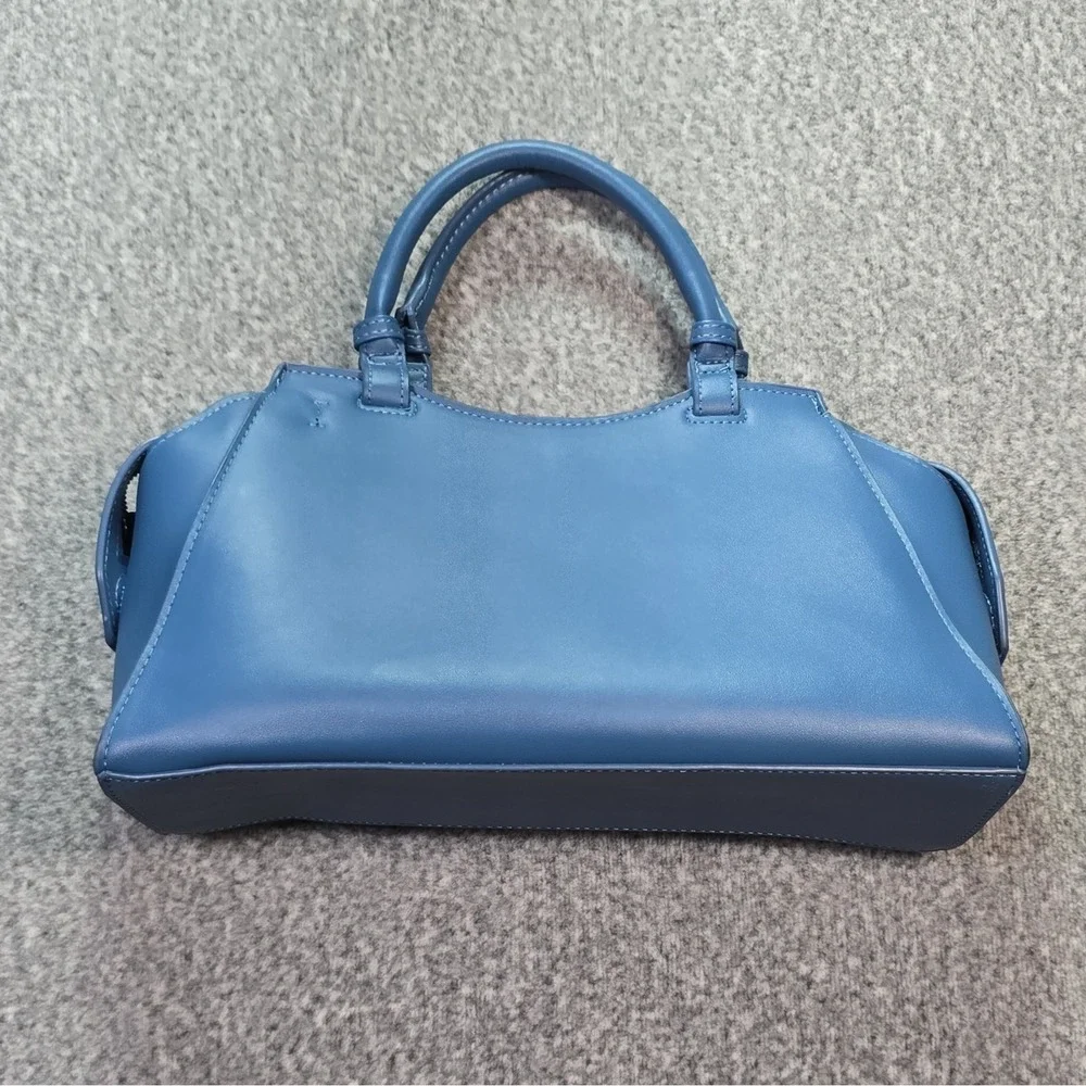 Steve Madden large blue handle